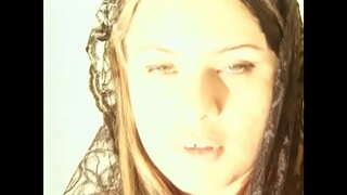 Прывід хлопца, вышибшего сабе мазгі, прыйшоў да рудавалосай шлюшке з выбеленымі сіськамі пасля сэксу з трыма хлопцамі, каб нагадаць ёй пра яе абавязак