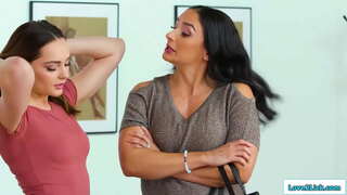 ���ოწიფული და პირში აქვს საიდუმლო საქმეა და გოგონა ზმეიკები შევიდა milfs საძინებელი და მათ კოცნა.ლათინური ჩარჩოებით მისი და ქმარი მისი ძუკნა