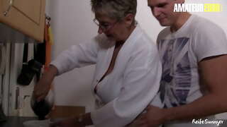 REIFE SWINGER - #Erna - Похотливая Puma S Velikim Жопой Skače Na Roku I отсасывает Svom Muškarcu