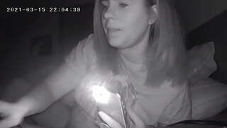 ���ठावदार उरोज असलेला Milf नष्ट तिला योनिलिंग निजायची वेळ लपलेले कॅम