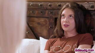 Cinta Rahasia Antara Dua Lesbian Seksi Datang