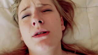 Pass Tifel Jottjeni L-Omm Għall-Sess Hu U Żewġ Tagħha Fl-Ilsien Tat-Trejler