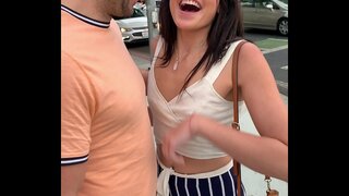 ASINA YEN Botote Den Biba Vi Amor ta laga dollar pa e Nobo Amigu