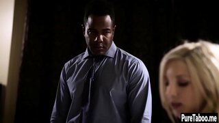 Sexy հմայք sucks մեծ ամուր սև անդամ