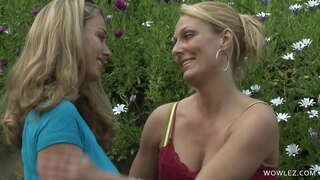 ���ெரிய மார்பகங்கள் மீது பெண் கட்டுப்பாட்டில் செக்ஸ் வெறியாட்டம்